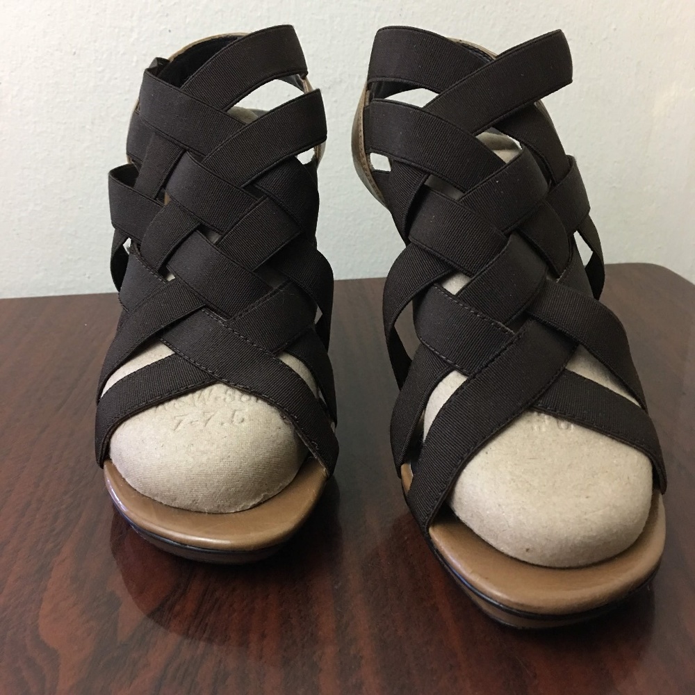 Donald J Pliner brown stilleto size 7M